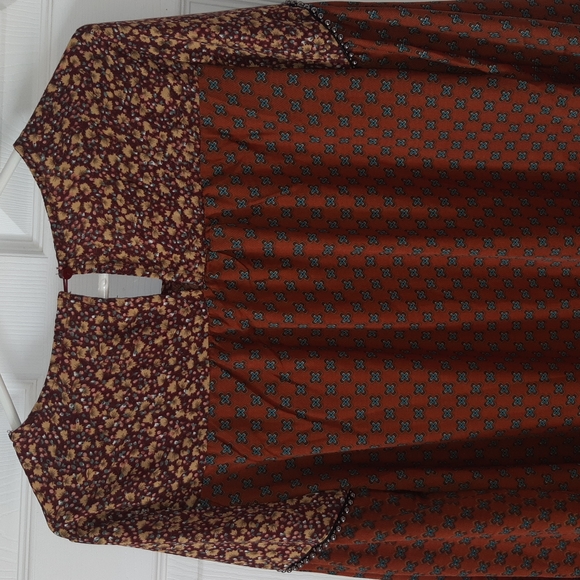 Suzanne Betro Medium - Picture 4 of 6